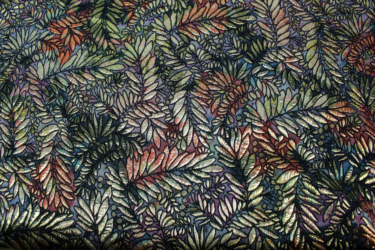 Tissus haute couture. Tissus au mètre pas cher. Tissus pas cher. Acheter tissus au mètre. Tissus français. Tissus de grandes maisons. Tissus haut de gamme. Tissus pour collection. Tissus pour createur. Jeune createur. Laine. Soie. Coton. Lin.