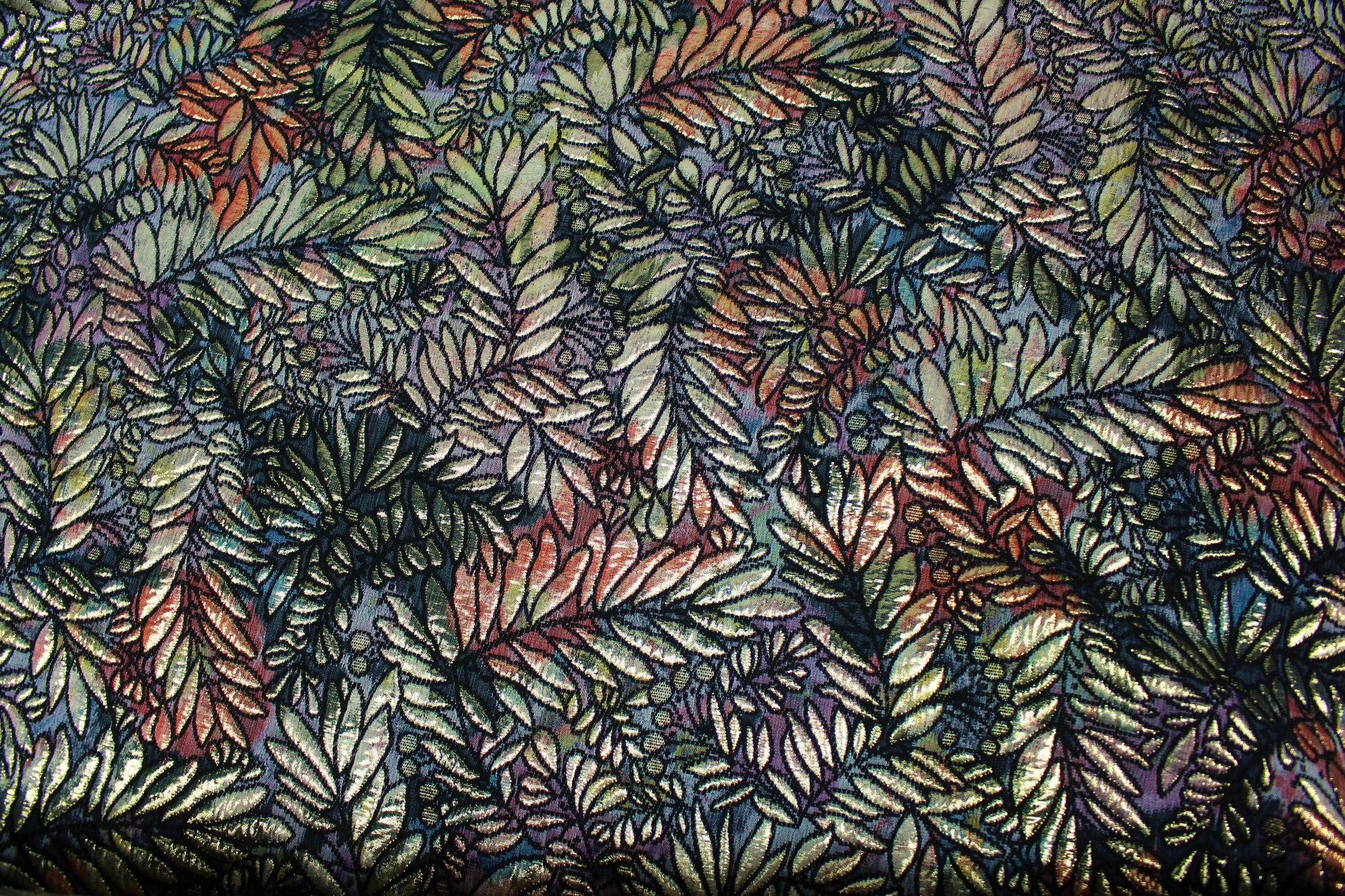 Tissus haute couture. Tissus au mètre pas cher. Tissus pas cher. Acheter tissus au mètre. Tissus français. Tissus de grandes maisons. Tissus haut de gamme. Tissus pour collection. Tissus pour createur. Jeune createur. Laine. Soie. Coton. Lin.