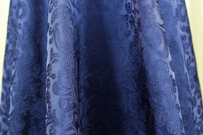 Tissus haute couture. Tissus au mètre pas cher. Tissus pas cher. Acheter tissus au mètre. Tissus français. Tissus de grandes maisons. Tissus haut de gamme. Tissus pour collection. Tissus pour createur. Jeune createur. Laine. Soie. Coton. Lin.