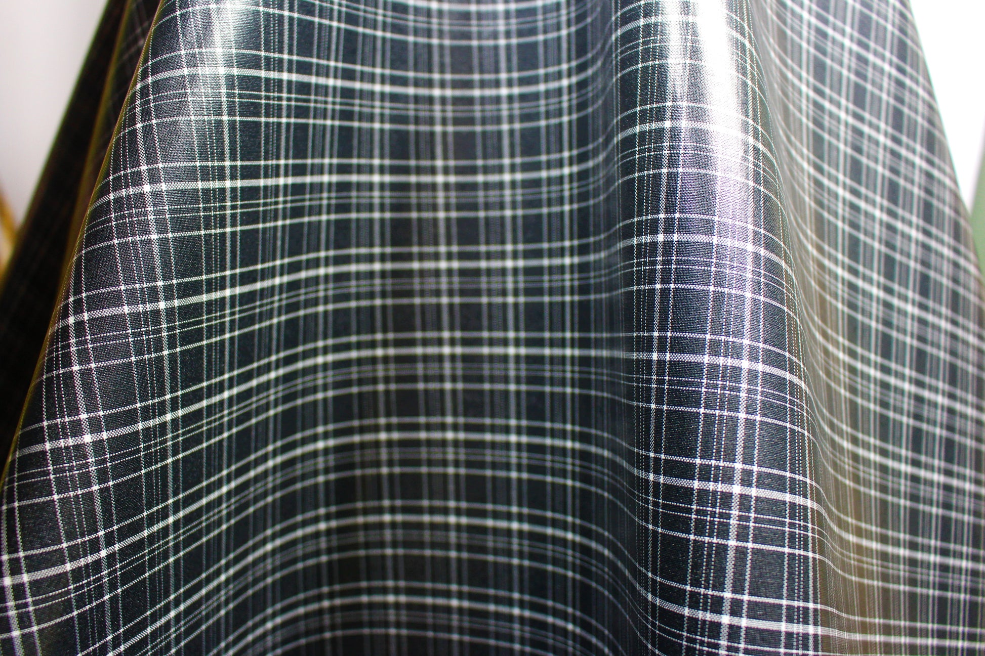 Tissus haute couture. Tissus au mètre pas cher. Tissus pas cher. Acheter tissus au mètre. Tissus français. Tissus de grandes maisons. Tissus haut de gamme. Tissus pour collection. Tissus pour createur. Jeune createur. Laine. Soie. Coton. Lin.