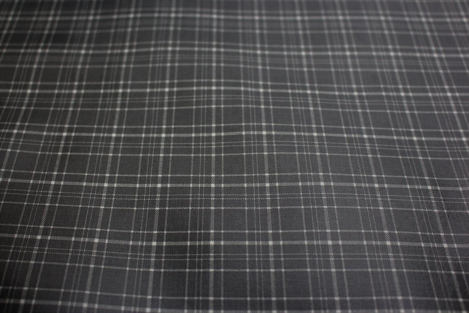Tissus haute couture. Tissus au mètre pas cher. Tissus pas cher. Acheter tissus au mètre. Tissus français. Tissus de grandes maisons. Tissus haut de gamme. Tissus pour collection. Tissus pour createur. Jeune createur. Laine. Soie. Coton. Lin.