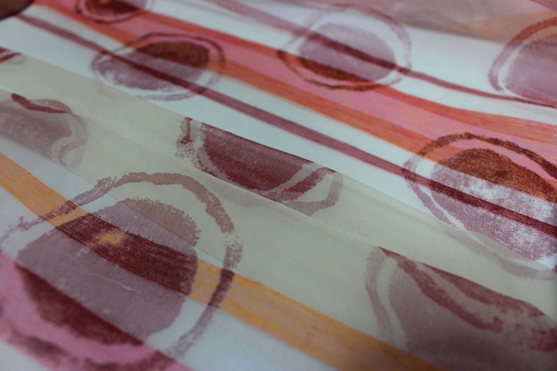 Tissu organza de soie - imprimé géométrique - photo 2/7 | So Tissus