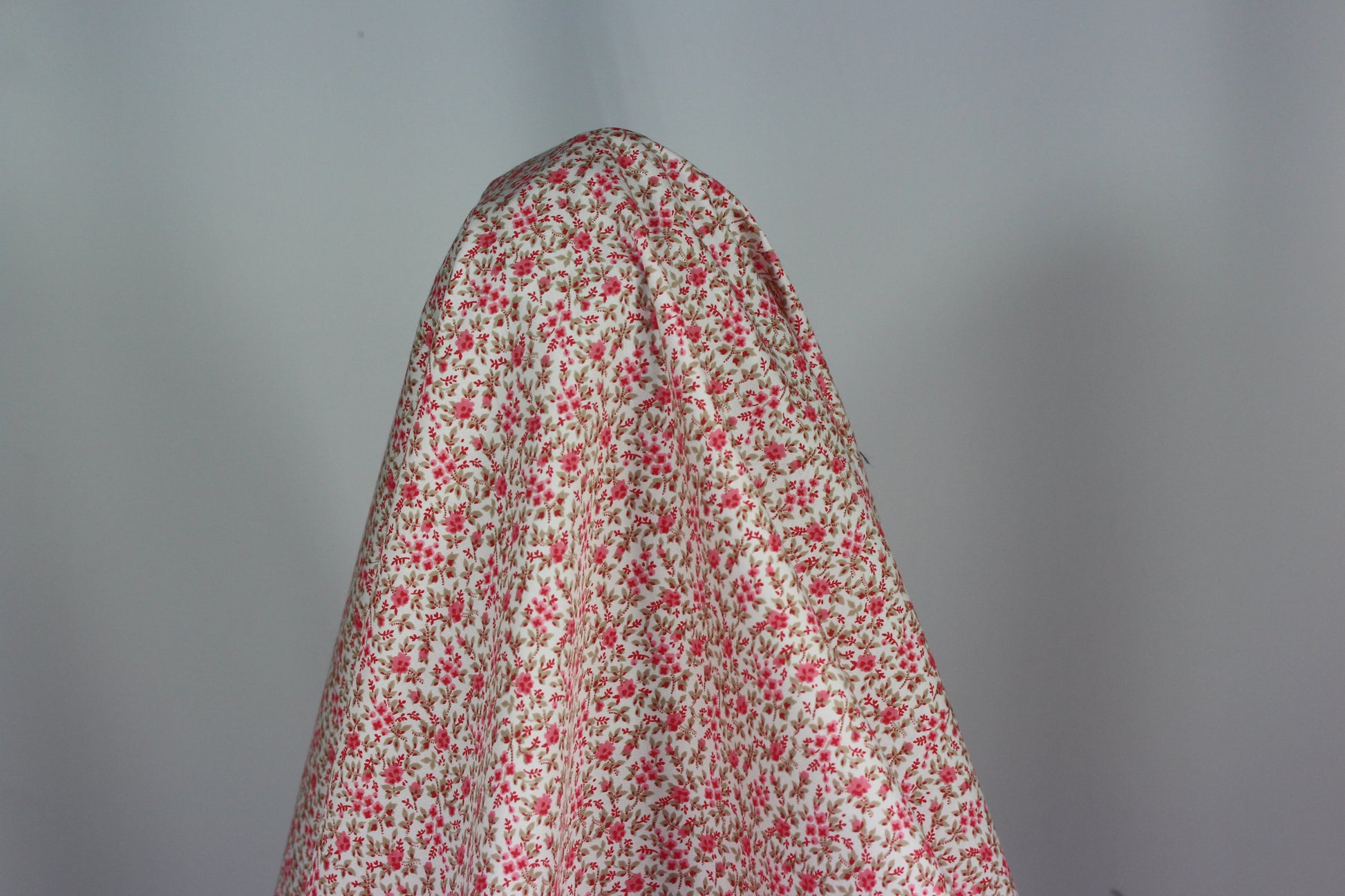 Tissus haute couture. Tissus au mètre pas cher. Tissus pas cher. Acheter tissus au mètre. Tissus français. Tissus de grandes maisons. Tissus haut de gamme. Tissus pour collection. Tissus pour createur. Jeune createur. Laine. Soie. Coton. Lin.
