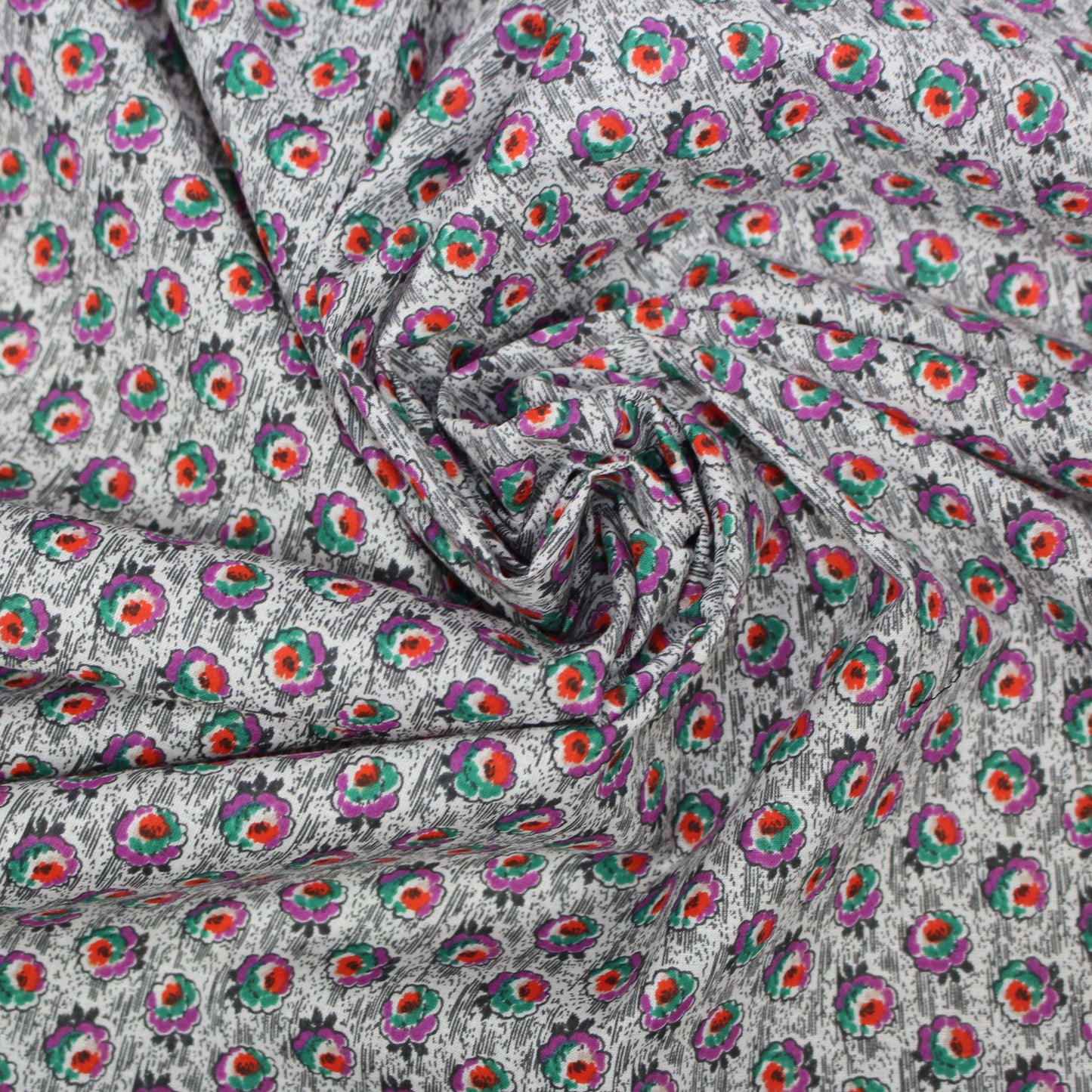 Tissus haute couture. Tissus au mètre pas cher. Tissus pas cher. Acheter tissus au mètre. Tissus français. Tissus de grandes maisons. Tissus haut de gamme. Tissus pour collection. Tissus pour createur. Jeune createur. Laine. Soie. Coton. Lin.
