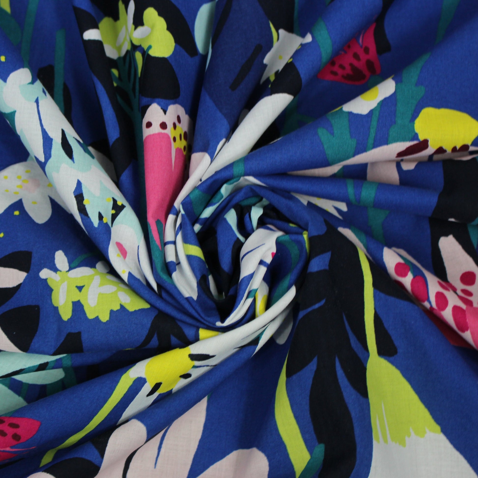 Tissus haute couture. Tissus au mètre pas cher. Tissus pas cher. Acheter tissus au mètre. Tissus français. Tissus de grandes maisons. Tissus haut de gamme. Tissus pour collection. Tissus pour createur. Jeune createur. Laine. Soie. Coton. Lin.