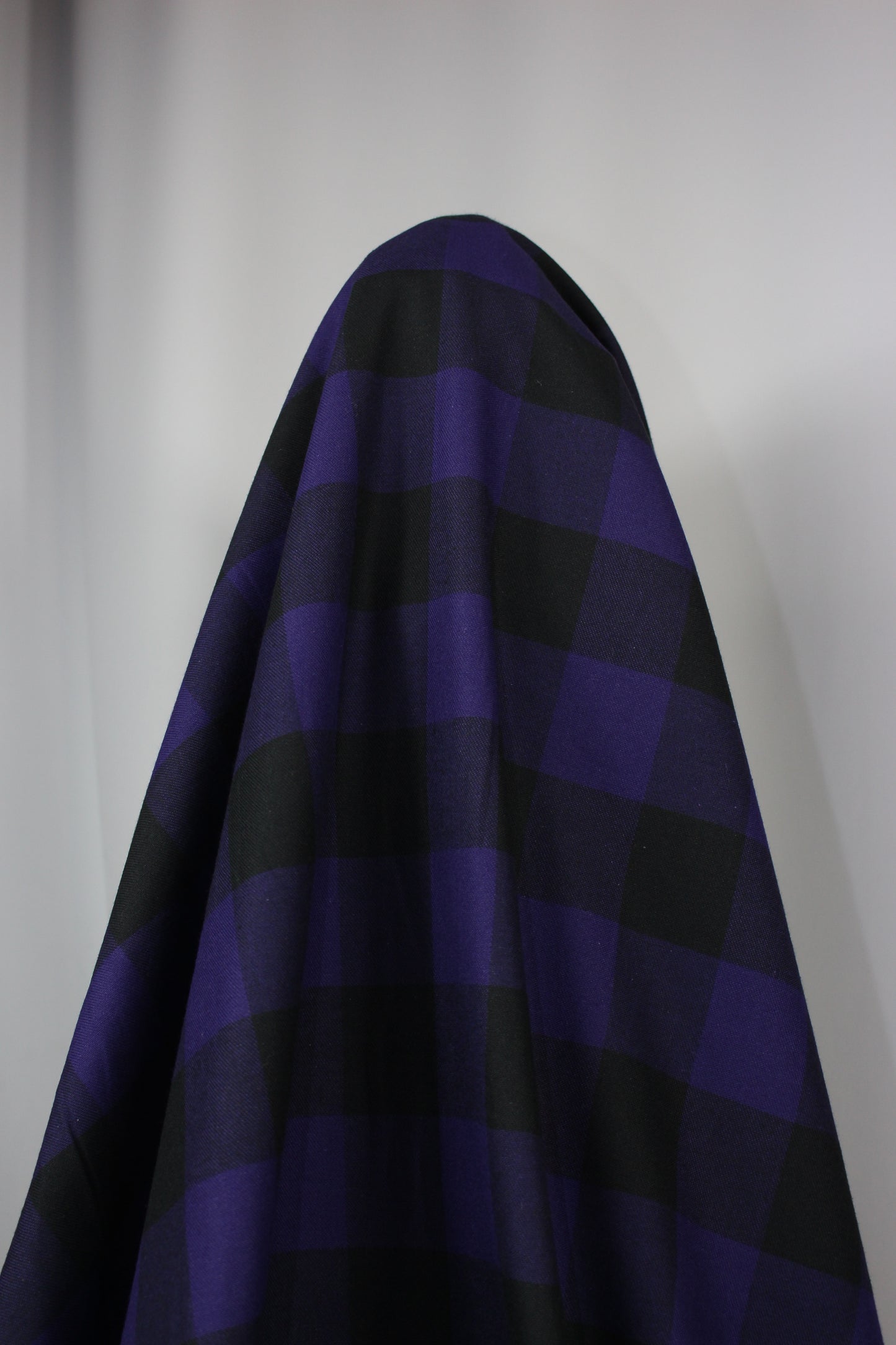 Tissus haute couture. Tissus au mètre pas cher. Tissus pas cher. Acheter tissus au mètre. Tissus français. Tissus de grandes maisons. Tissus haut de gamme. Tissus pour collection. Tissus pour createur. Jeune createur. Laine. Soie. Coton. Lin.