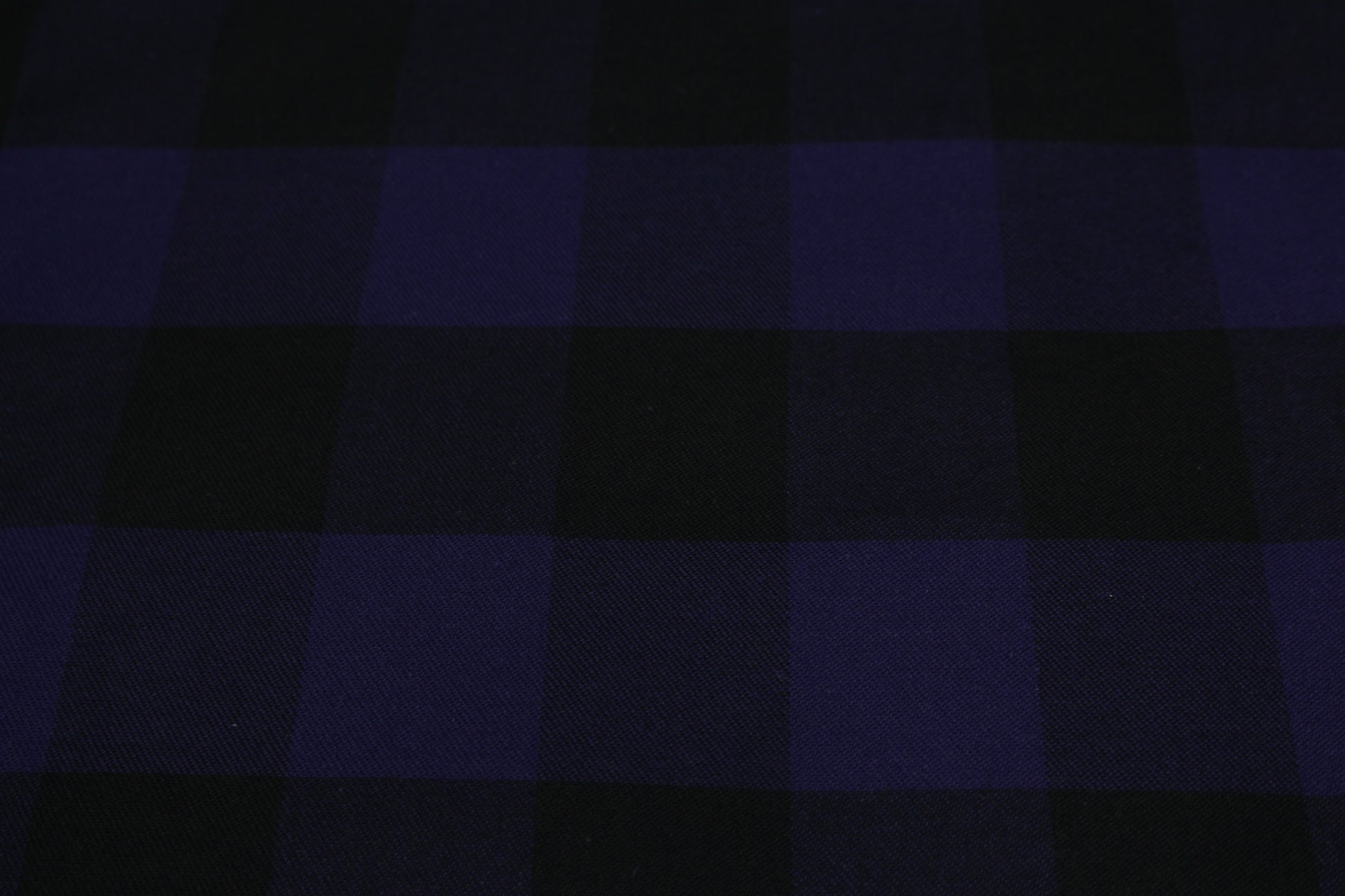 Tissus haute couture. Tissus au mètre pas cher. Tissus pas cher. Acheter tissus au mètre. Tissus français. Tissus de grandes maisons. Tissus haut de gamme. Tissus pour collection. Tissus pour createur. Jeune createur. Laine. Soie. Coton. Lin.