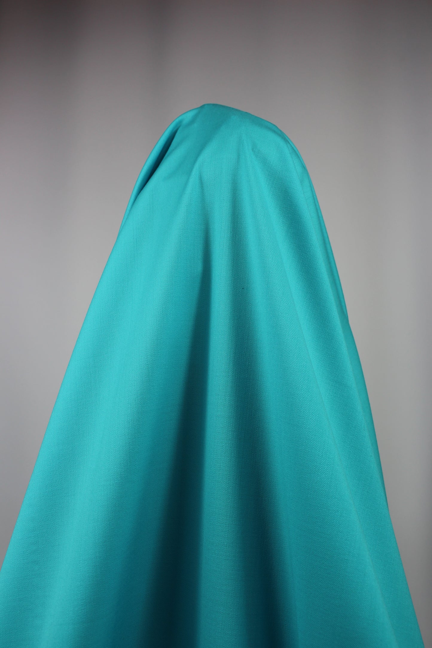 Tissus haute couture. Tissus au mètre pas cher. Tissus pas cher. Acheter tissus au mètre. Tissus français. Tissus de grandes maisons. Tissus haut de gamme. Tissus pour collection. Tissus pour createur. Jeune createur. Laine. Soie. Coton. Lin.