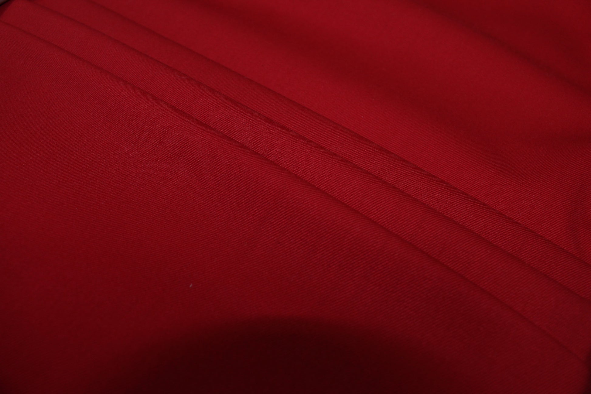 Tissus haute couture. Tissus au mètre pas cher. Tissus pas cher. Acheter tissus au mètre. Tissus français. Tissus de grandes maisons. Tissus haut de gamme. Tissus pour collection. Tissus pour createur. Jeune createur. Laine. Soie. Coton. Lin.