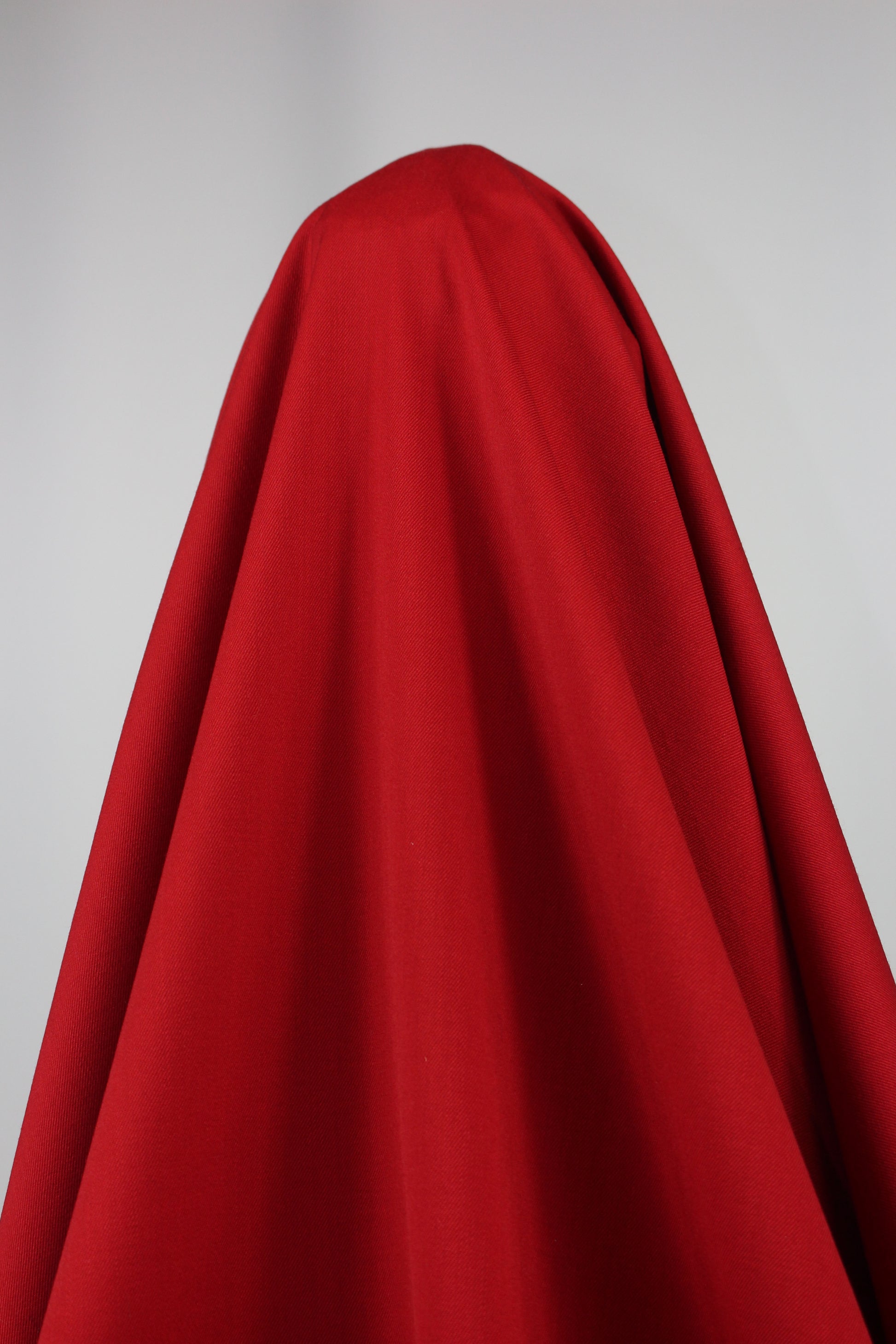 Tissus haute couture. Tissus au mètre pas cher. Tissus pas cher. Acheter tissus au mètre. Tissus français. Tissus de grandes maisons. Tissus haut de gamme. Tissus pour collection. Tissus pour createur. Jeune createur. Laine. Soie. Coton. Lin.