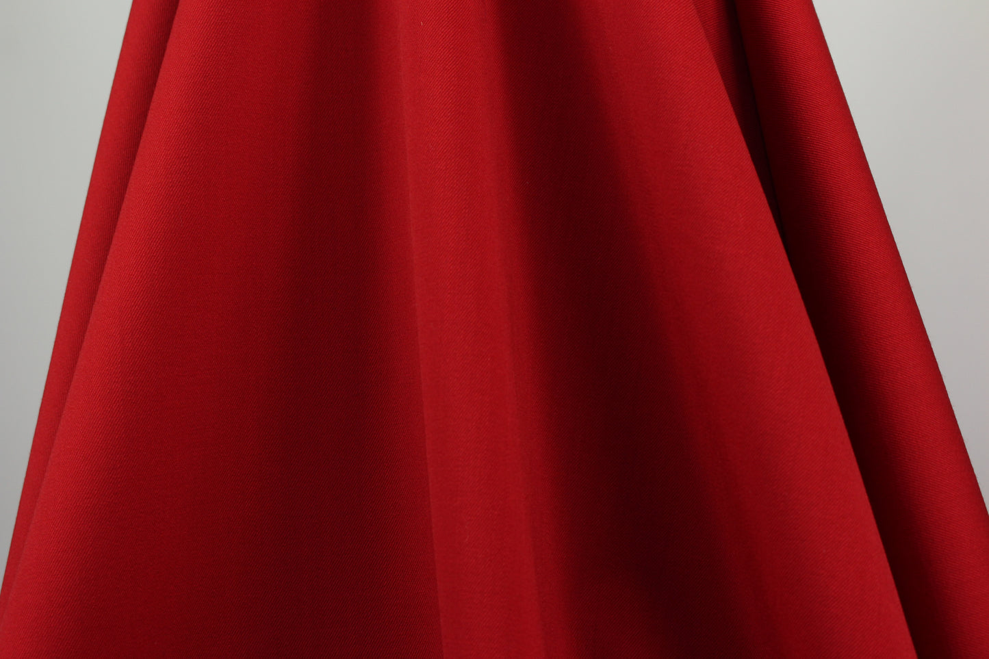 Tissus haute couture. Tissus au mètre pas cher. Tissus pas cher. Acheter tissus au mètre. Tissus français. Tissus de grandes maisons. Tissus haut de gamme. Tissus pour collection. Tissus pour createur. Jeune createur. Laine. Soie. Coton. Lin.