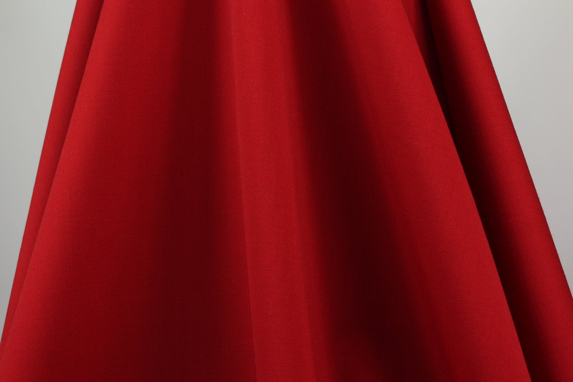 Tissus haute couture. Tissus au mètre pas cher. Tissus pas cher. Acheter tissus au mètre. Tissus français. Tissus de grandes maisons. Tissus haut de gamme. Tissus pour collection. Tissus pour createur. Jeune createur. Laine. Soie. Coton. Lin.