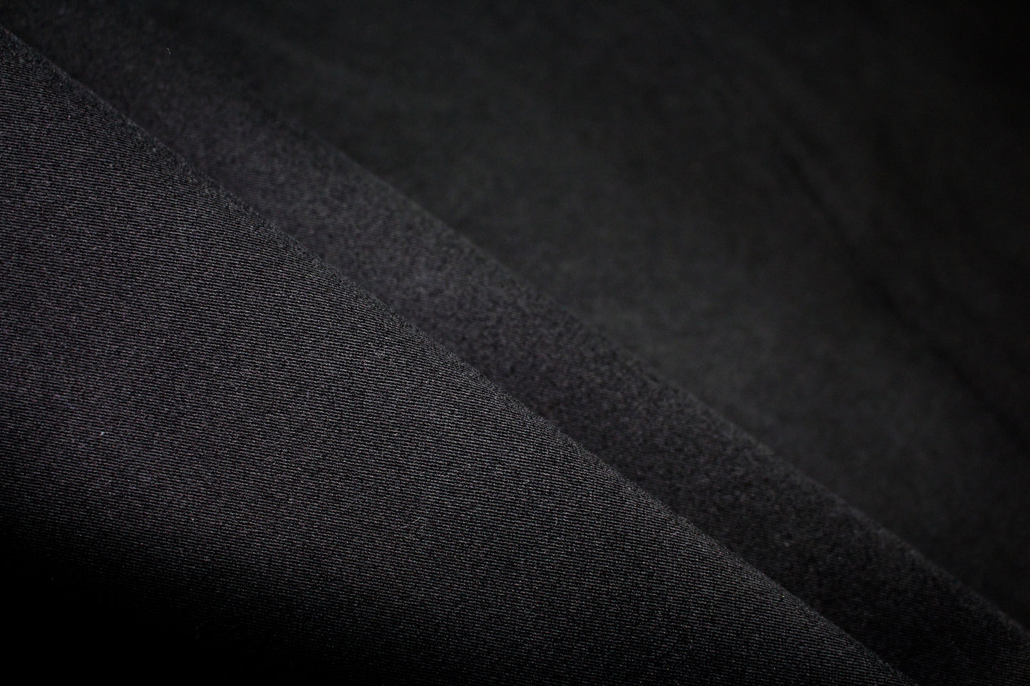 Tissus haute couture. Tissus au mètre pas cher. Tissus pas cher. Acheter tissus au mètre. Tissus français. Tissus de grandes maisons. Tissus haut de gamme. Tissus pour collection. Tissus pour createur. Jeune createur. Laine. Soie. Coton. Lin.