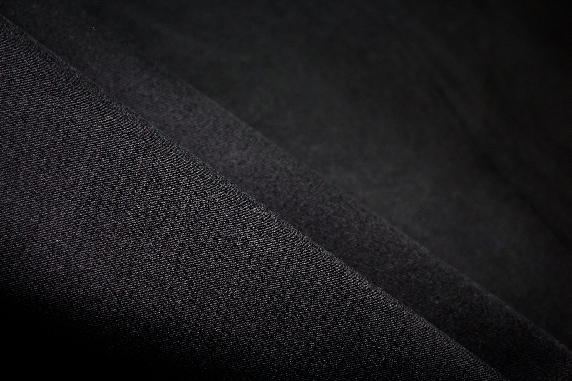 Tissus haute couture. Tissus au mètre pas cher. Tissus pas cher. Acheter tissus au mètre. Tissus français. Tissus de grandes maisons. Tissus haut de gamme. Tissus pour collection. Tissus pour createur. Jeune createur. Laine. Soie. Coton. Lin.