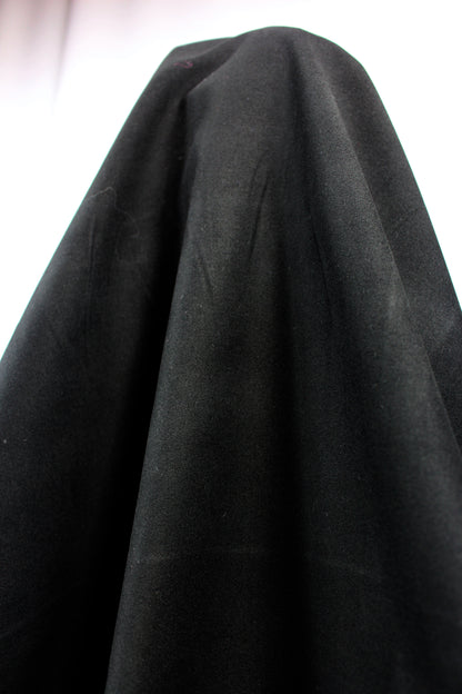 Tissus haute couture. Tissus au mètre pas cher. Tissus pas cher. Acheter tissus au mètre. Tissus français. Tissus de grandes maisons. Tissus haut de gamme. Tissus pour collection. Tissus pour createur. Jeune createur. Laine. Soie. Coton. Lin.