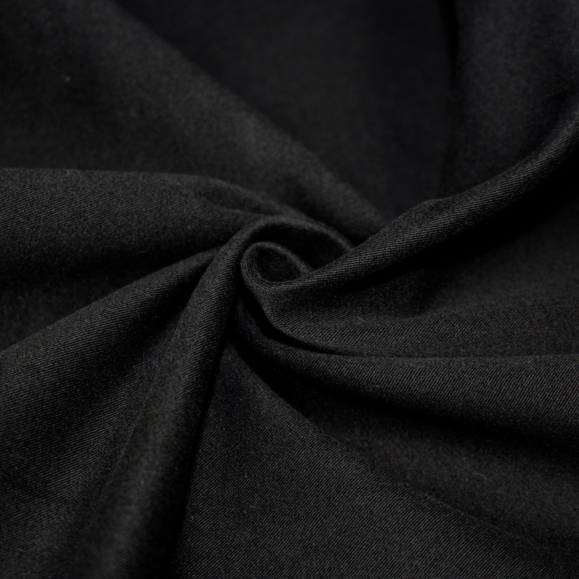 Tissus haute couture. Tissus au mètre pas cher. Tissus pas cher. Acheter tissus au mètre. Tissus français. Tissus de grandes maisons. Tissus haut de gamme. Tissus pour collection. Tissus pour createur. Jeune createur. Laine. Soie. Coton. Lin.