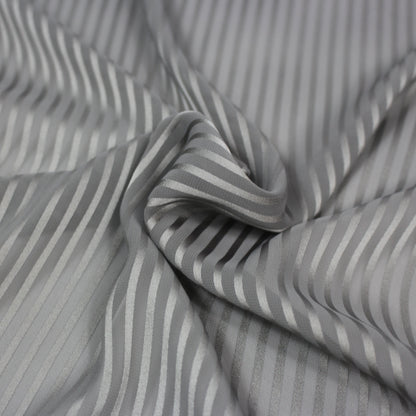 Tissus haute couture. Tissus au mètre pas cher. Tissus pas cher. Acheter tissus au mètre. Tissus français. Tissus de grandes maisons. Tissus haut de gamme. Tissus pour collection. Tissus pour createur. Jeune createur. Laine. Soie. Coton. Lin.