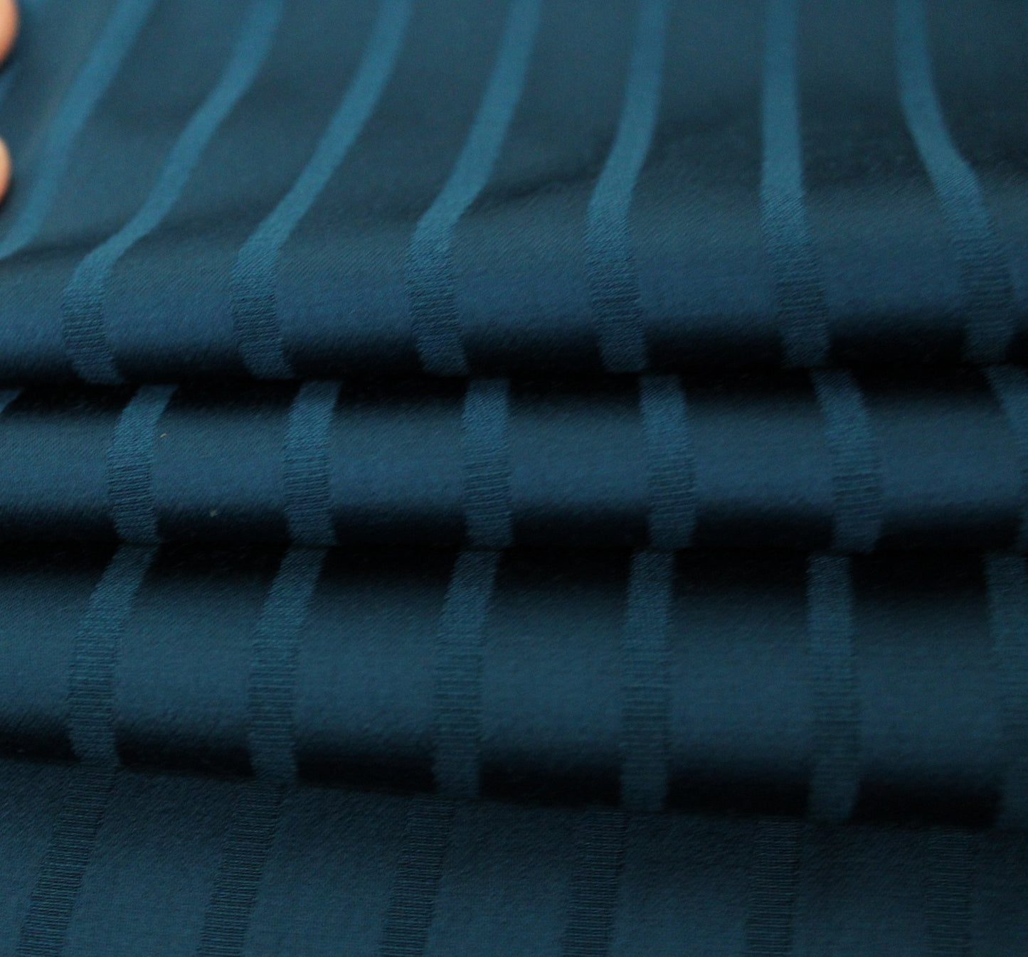 Tissu crêpe satin - à rayures - bleu canard - photo 2/3 | So Tissus