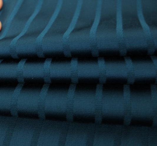 Tissu crêpe satin - à rayures - bleu canard - photo 2/3 | So Tissus