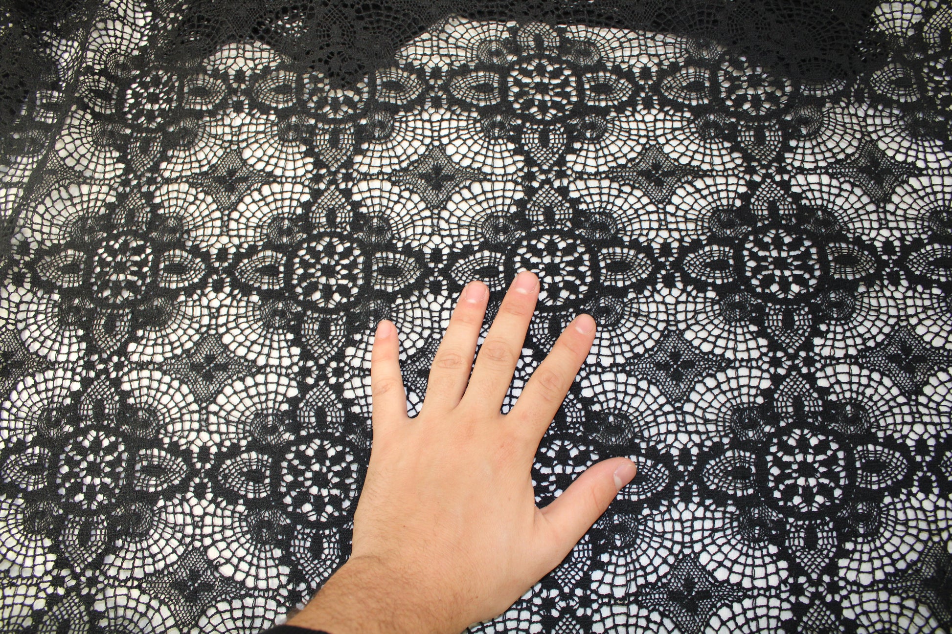 Tissu dentelle - noir - photo 2/5 | So Tissus