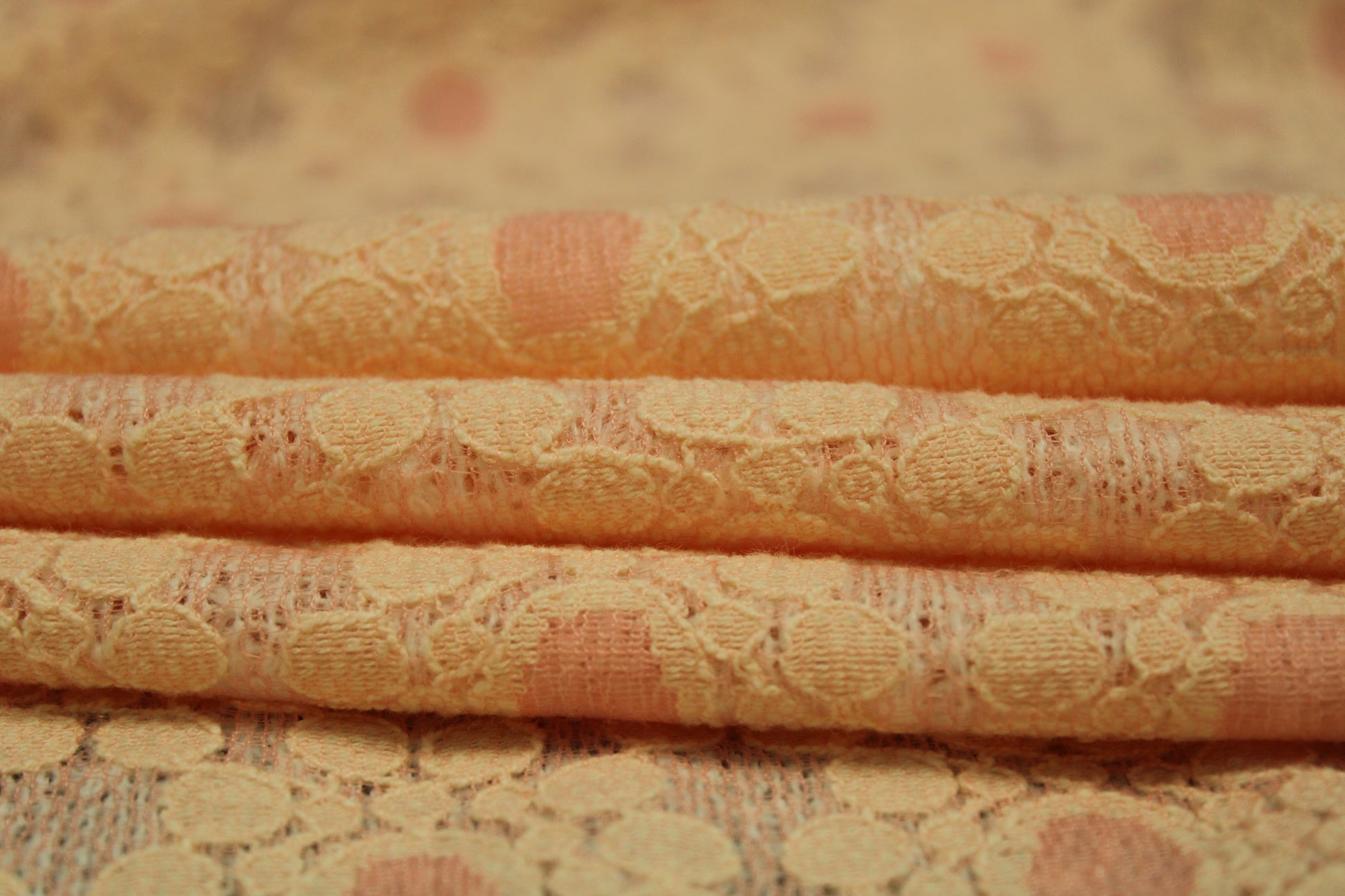 Tissu dentelle épaisse -  saumon - photo 3/3 | So Tissus