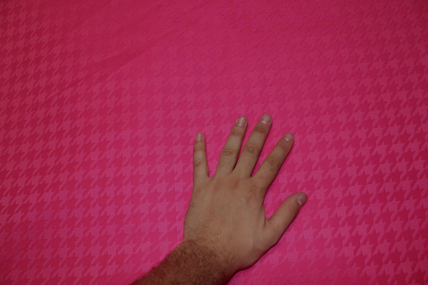 Tissu - gabardine coton - pied de poule - fuchsia - photo 3/4 | So Tissus