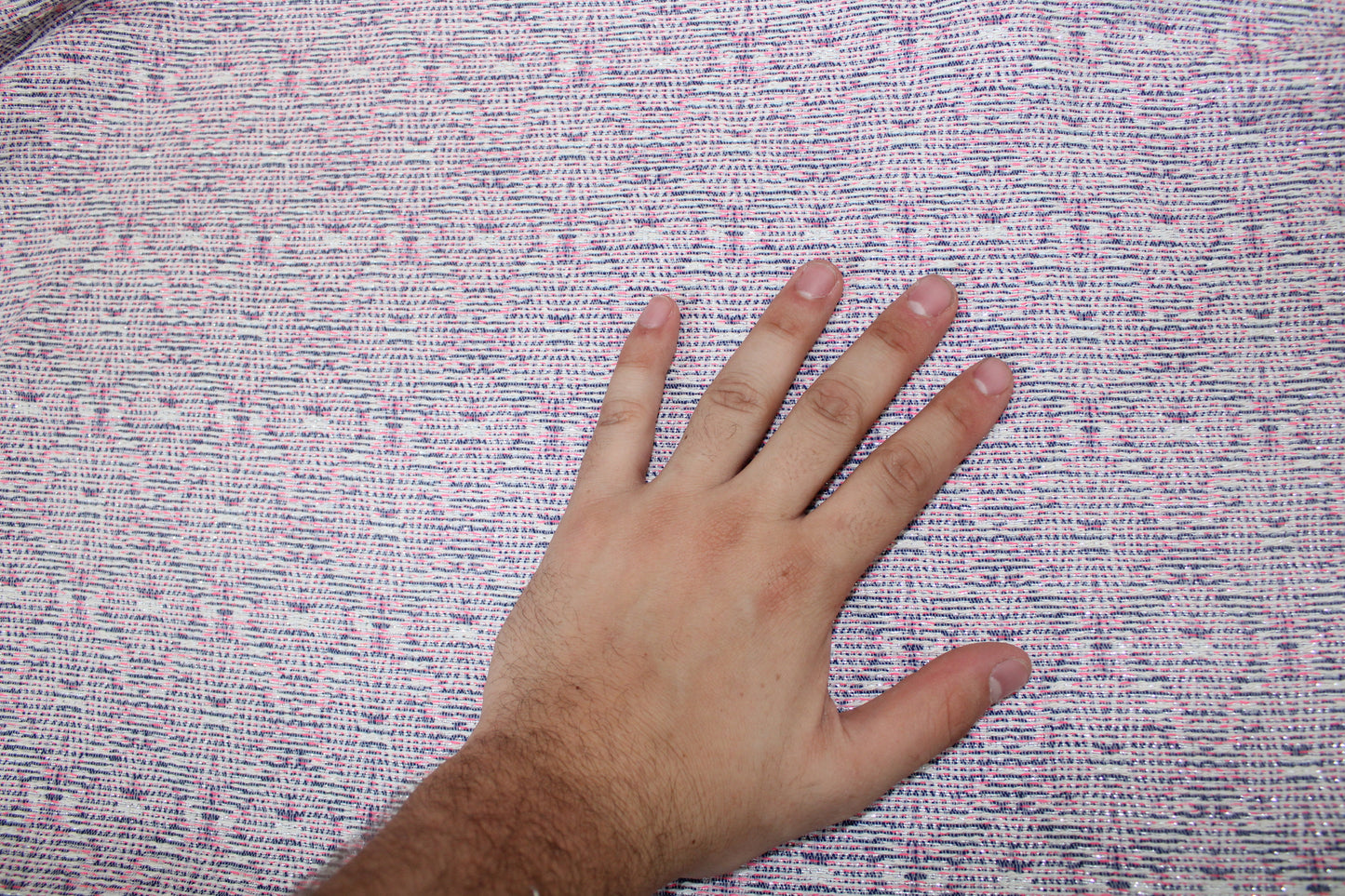 Tissu tweed coton - ton blanc et rose - photo 4/5 | So Tissus
