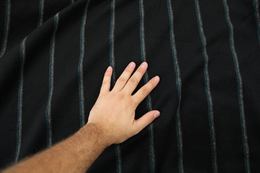 Tissu drap de laine - noir à rayures