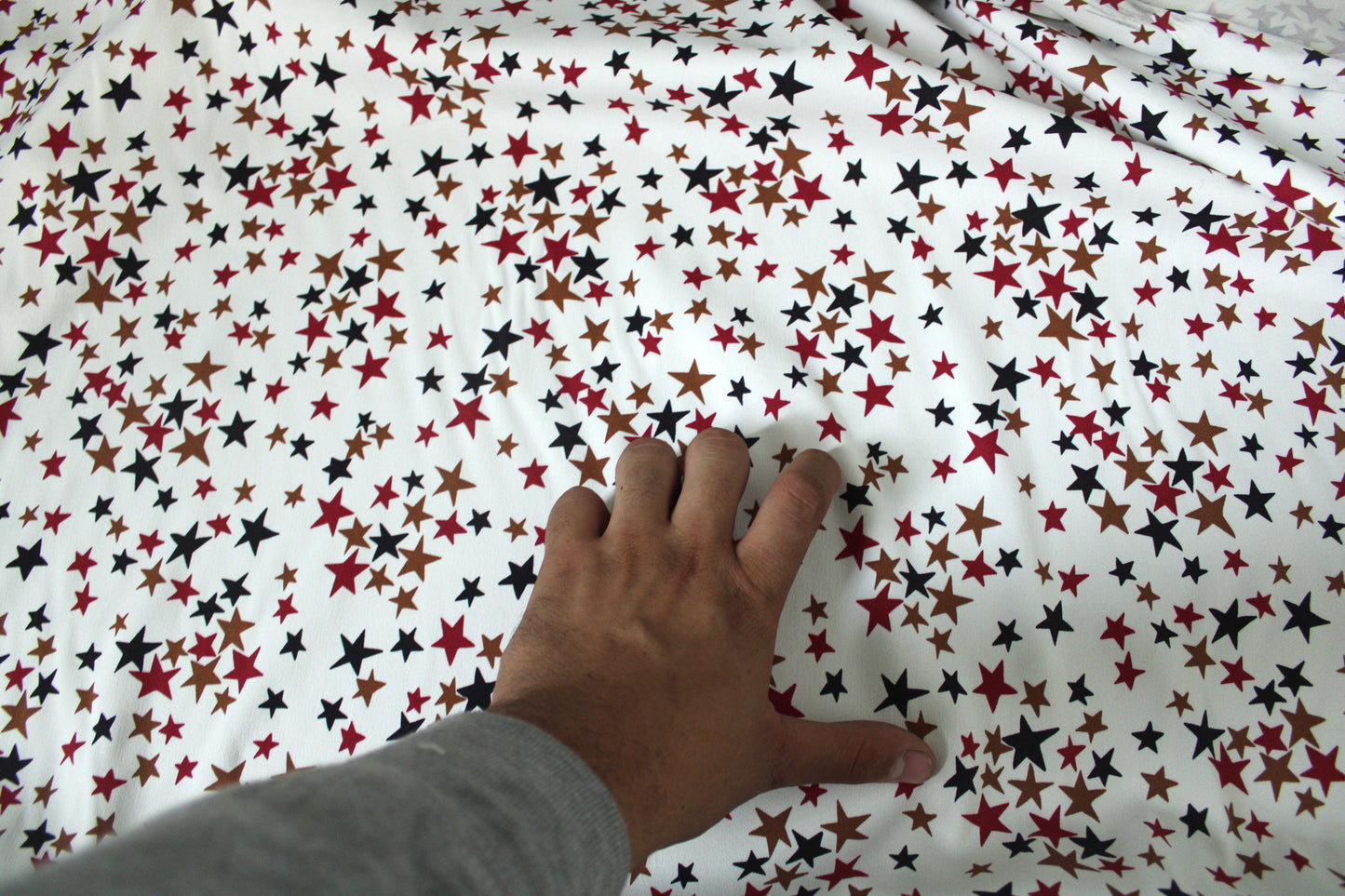 Tissu crêpe viscose stretch - imprimé étoiles - photo 4/5 | So Tissus