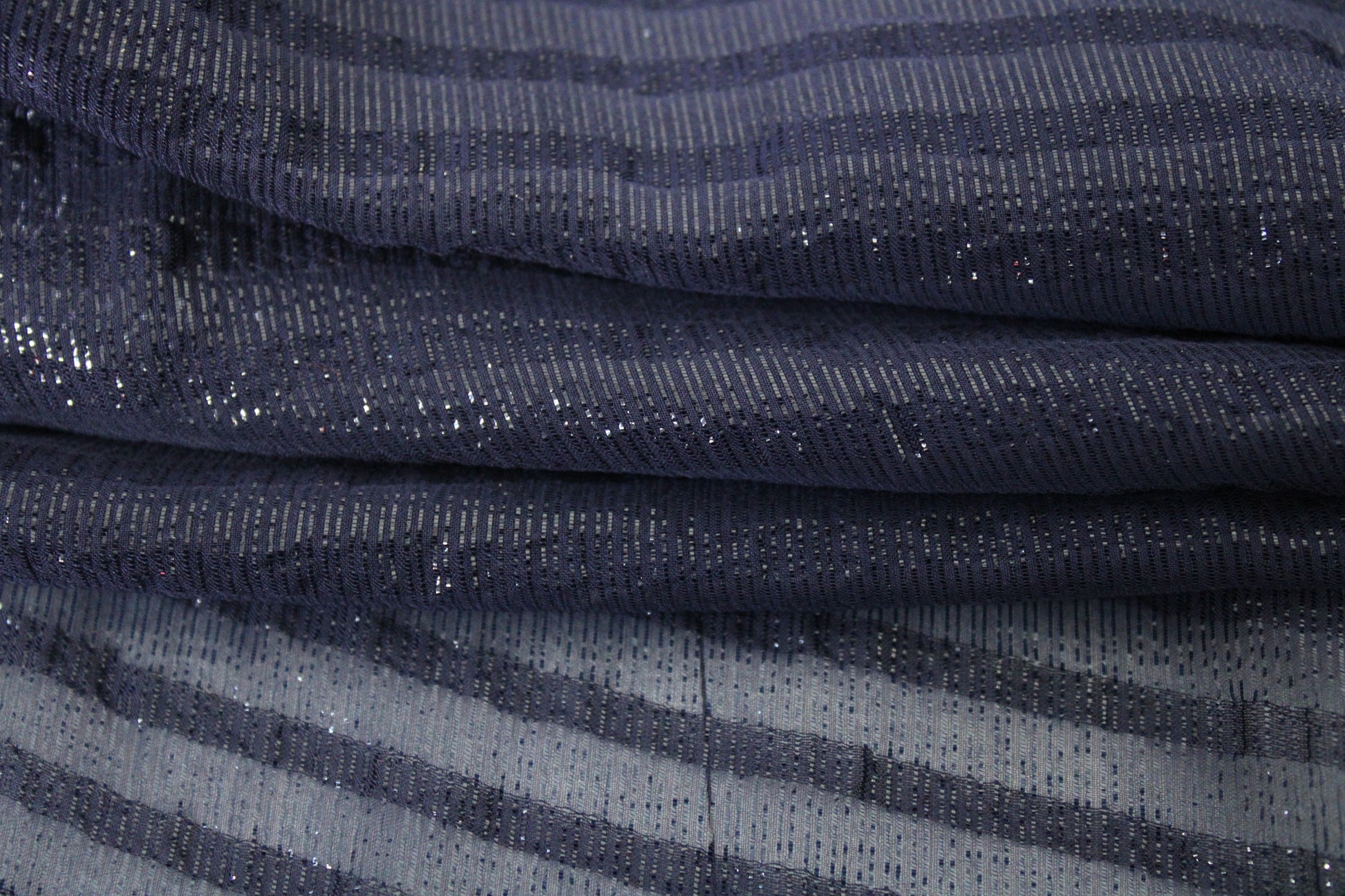 Tissu mousseline de soie et lurex - à rayures ton bleu marine - photo 2/4 | So Tissus