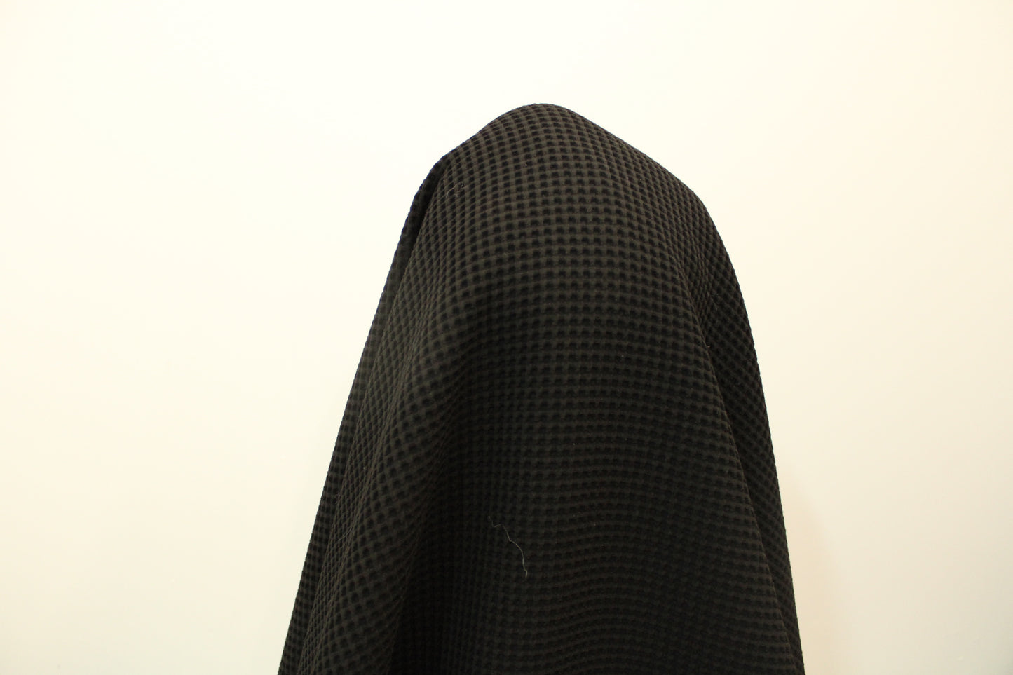 Tissu maille nid d'abeille - noir - photo 3/3 | So Tissus