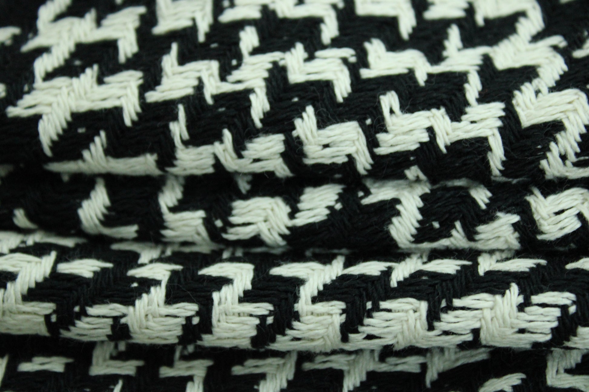 Coupon de 1,4 mètre - tweed coton - à carreaux blanc et noir - photo 2/4 | So Tissus