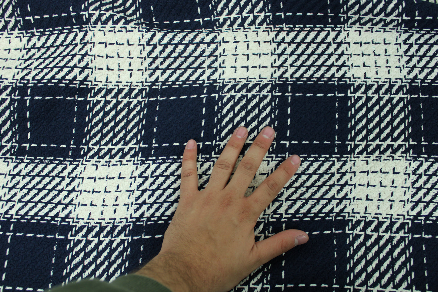 Tissu tweed coton - à carreaux bleu marine et blanc - photo 4/4 | So Tissus