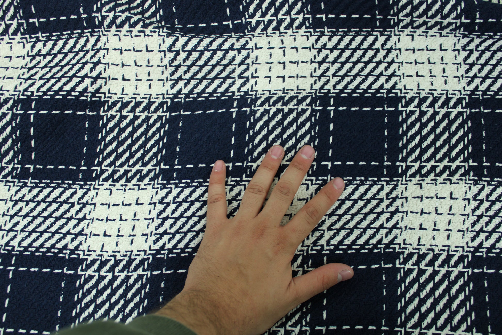 Tissu tweed coton - à carreaux bleu marine et blanc - photo 4/4 | So Tissus