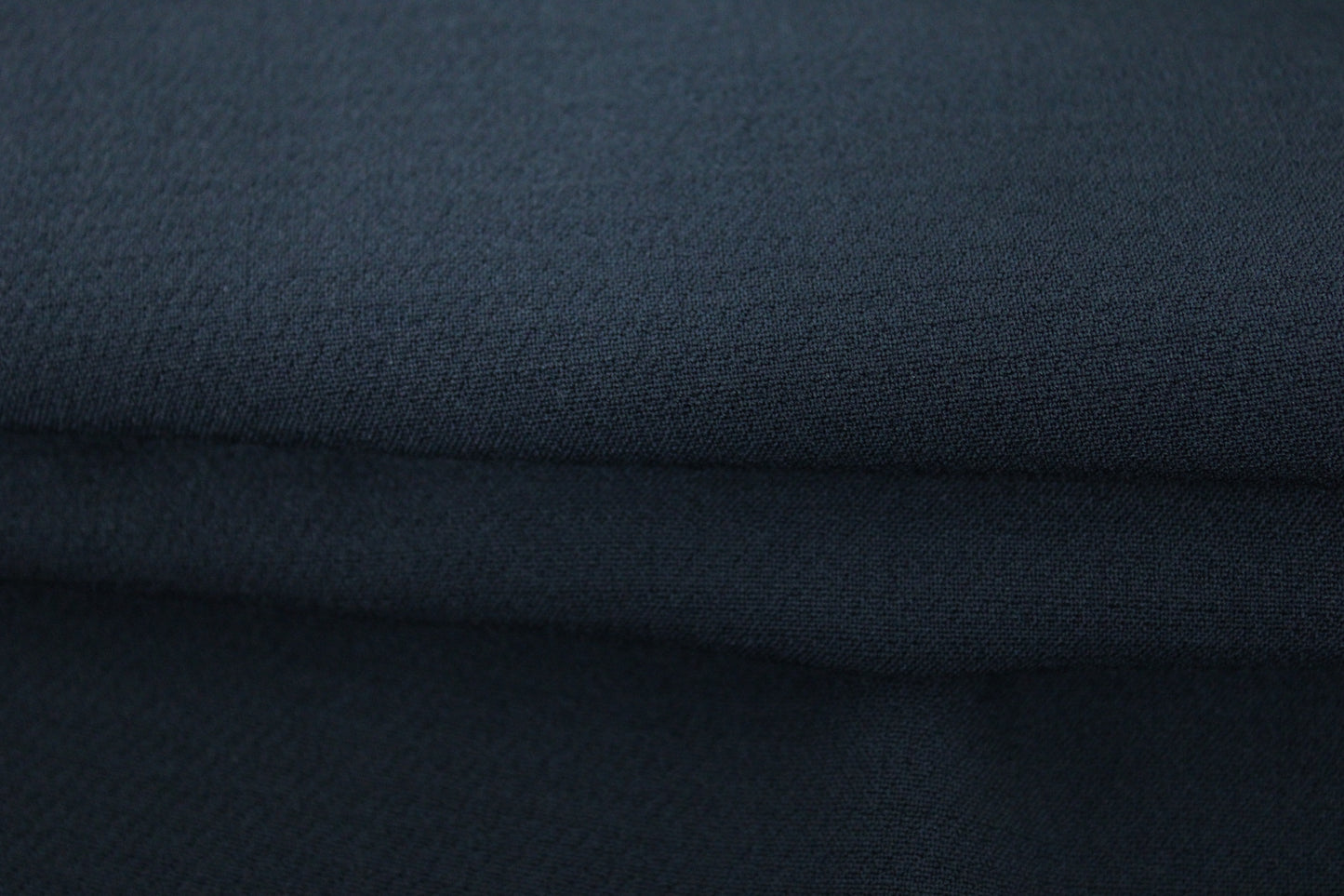 Tissu double crêpe - bleu marine - photo 2/3 | So Tissus