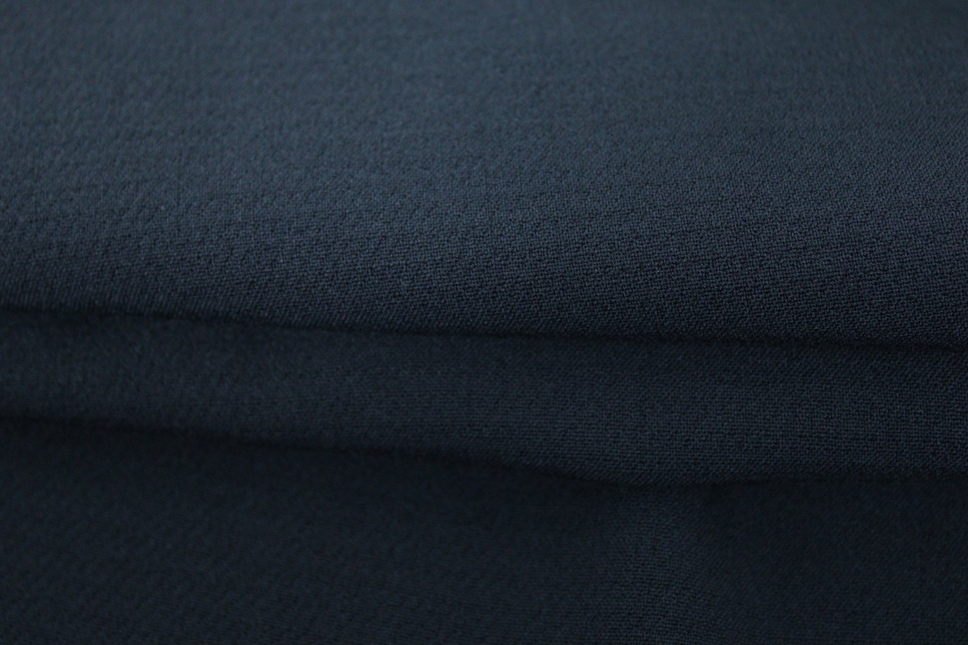Tissu double crêpe - bleu marine - photo 2/3 | So Tissus