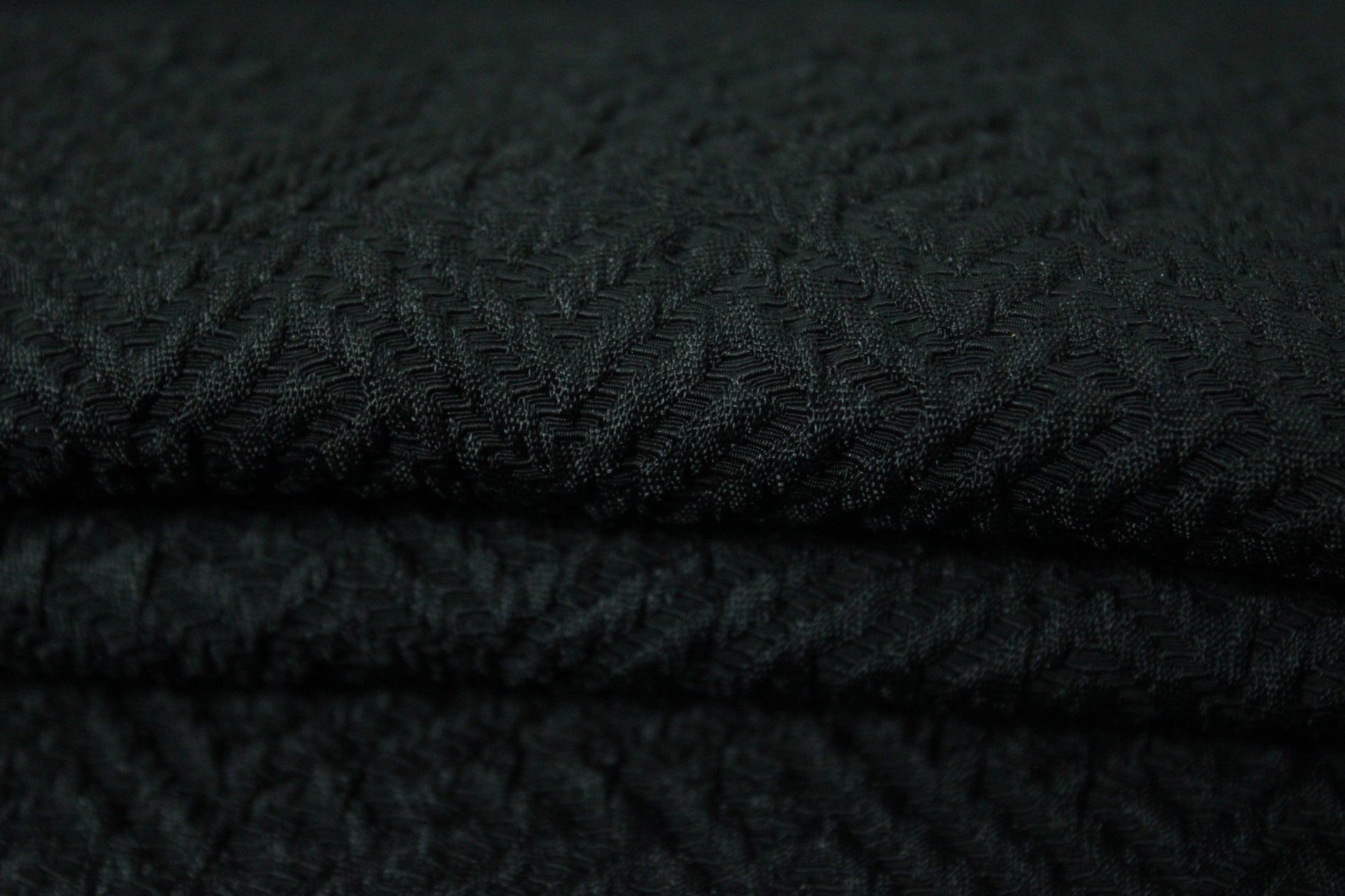 Tissu crêpe gaufré - motif géométrique - noir - photo 2/3 | So Tissus