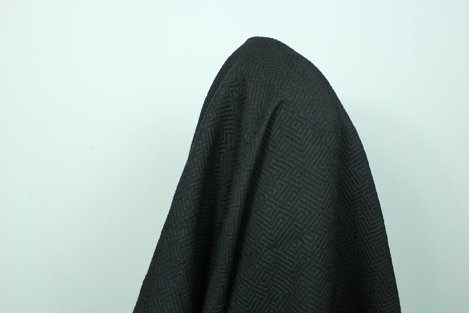 Tissu crêpe gaufré - motif géométrique - noir - photo 3/3 | So Tissus