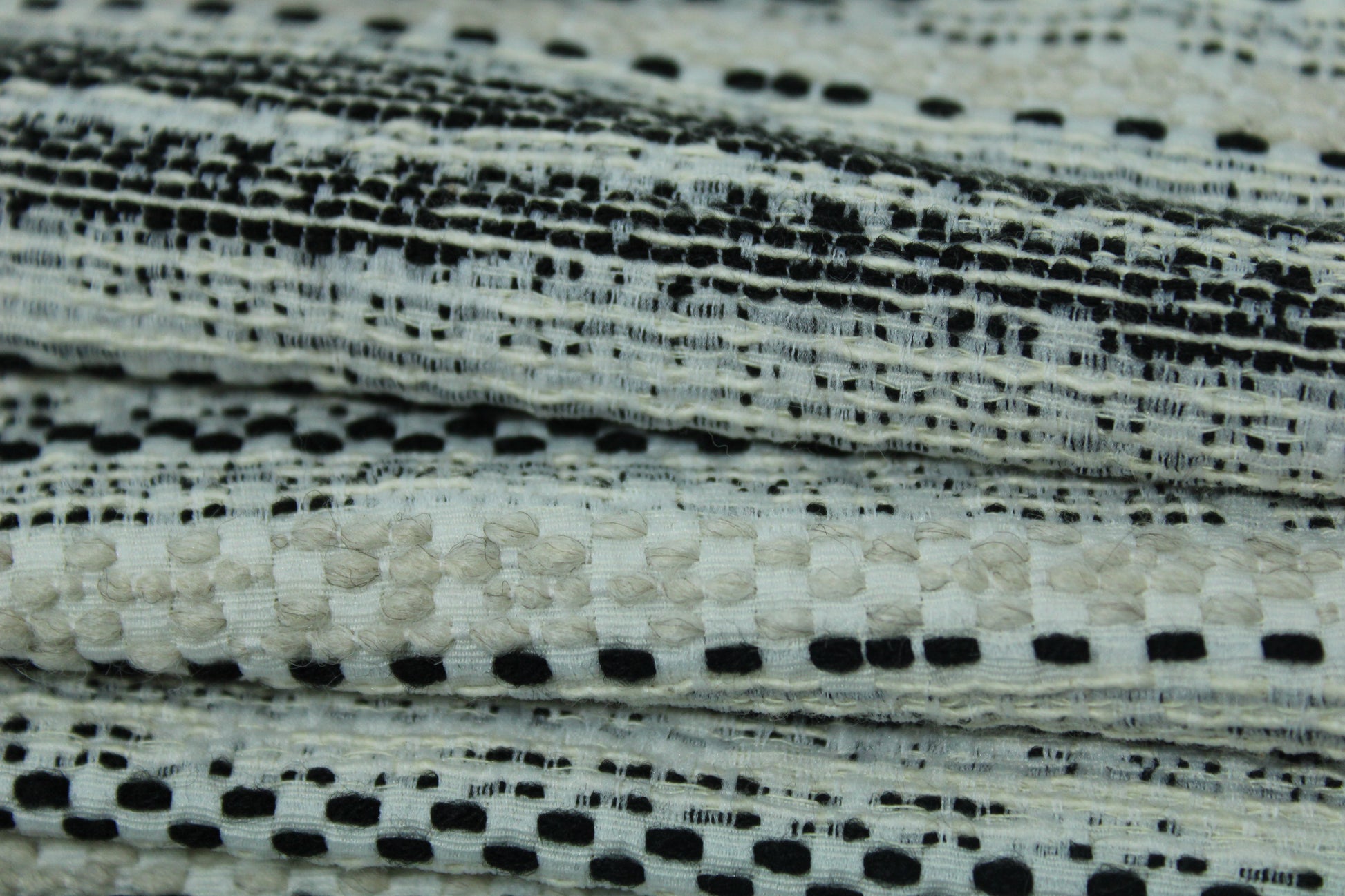 Tissu tweed à rayures - beige, noir et blanc - photo 2/4 | So Tissus