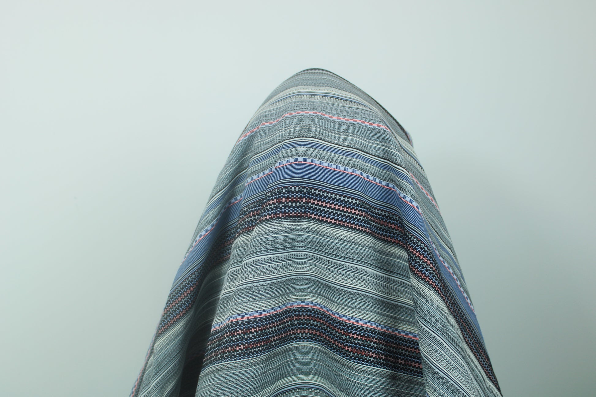 Tissu tweed à rayures - ton bleu et noir - photo 3/5 | So Tissus