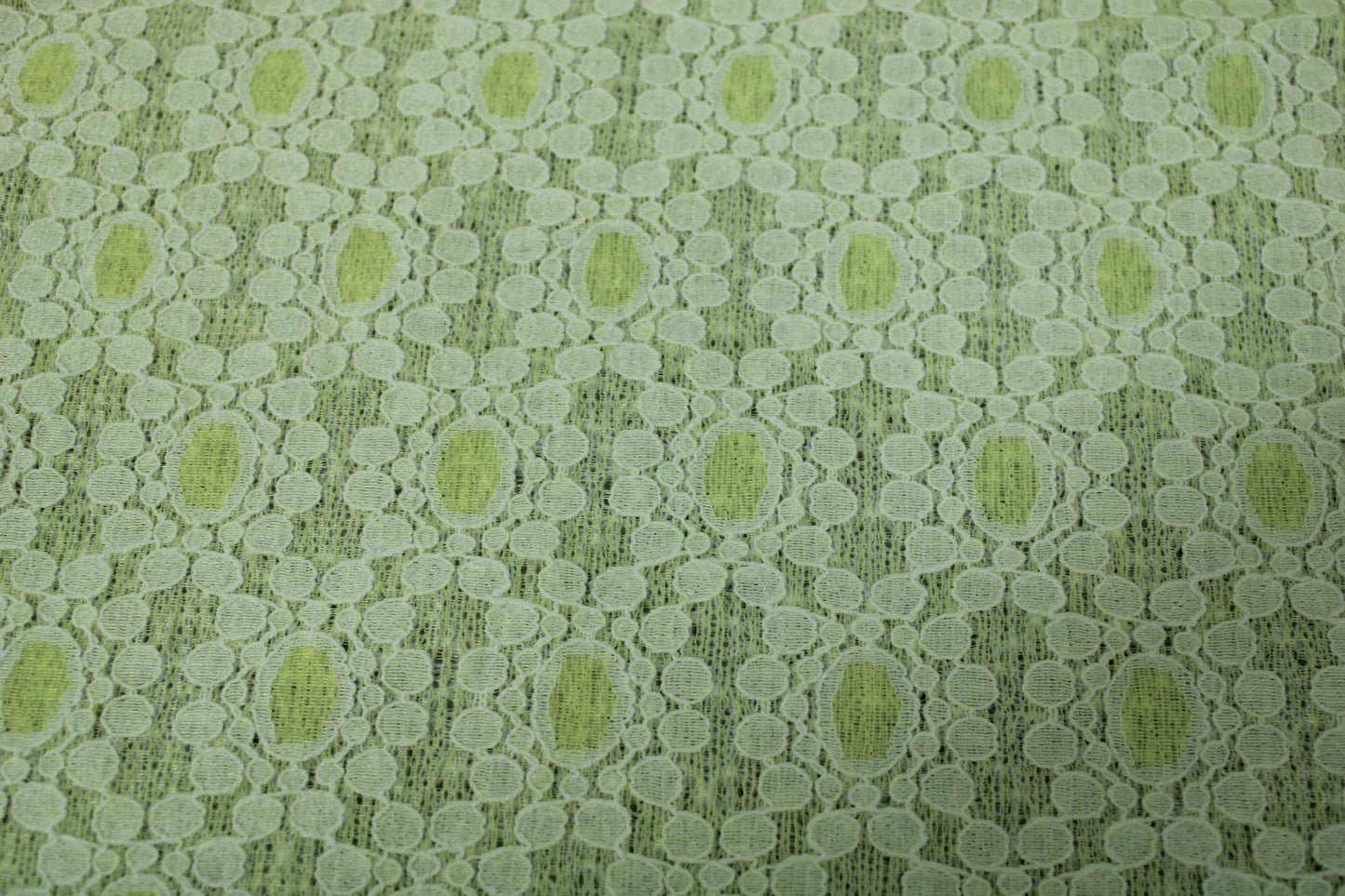 Tissu dentelle épaisse - jaune pâle - photo 4/4 | So Tissus
