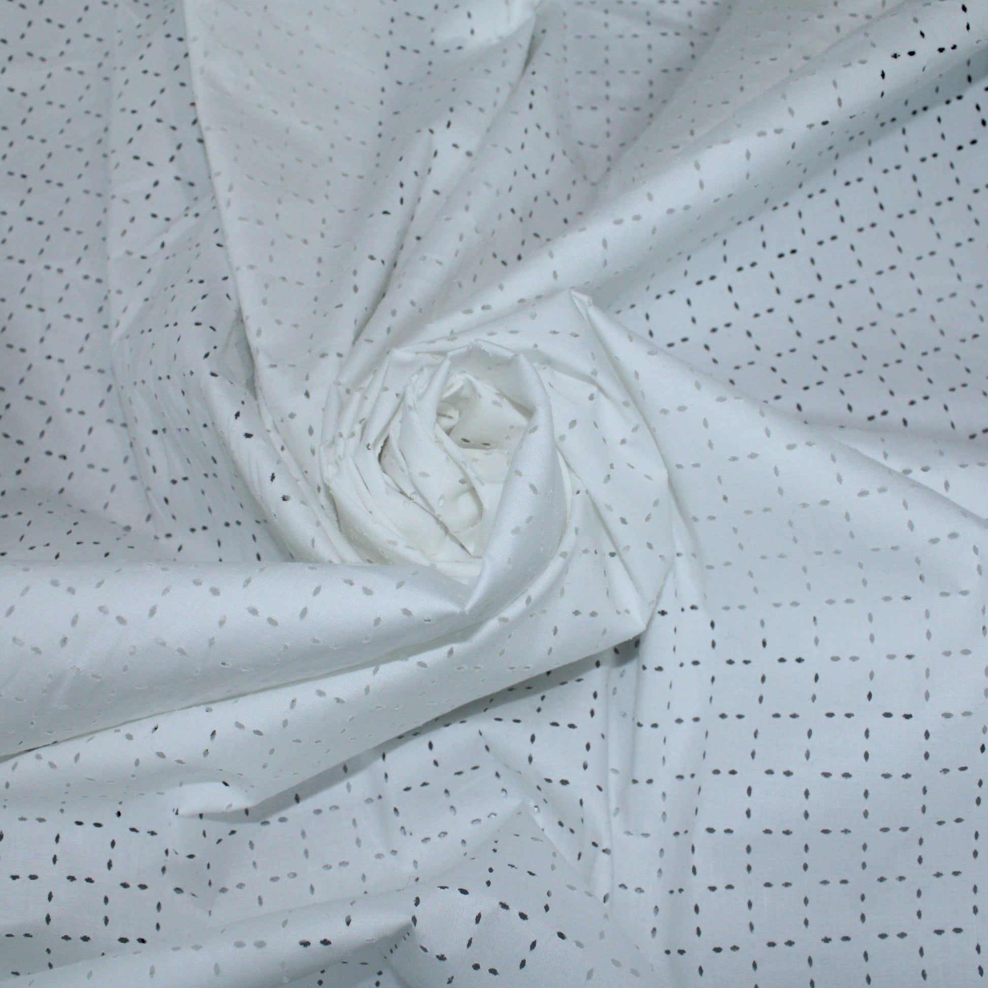 Tissu broderie anglaise laser - blanc - photo 1/4 | So Tissus