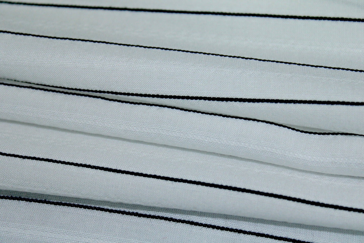 Tissu javanaise de viscose - à rayures noires - photo 2/4 | So Tissus