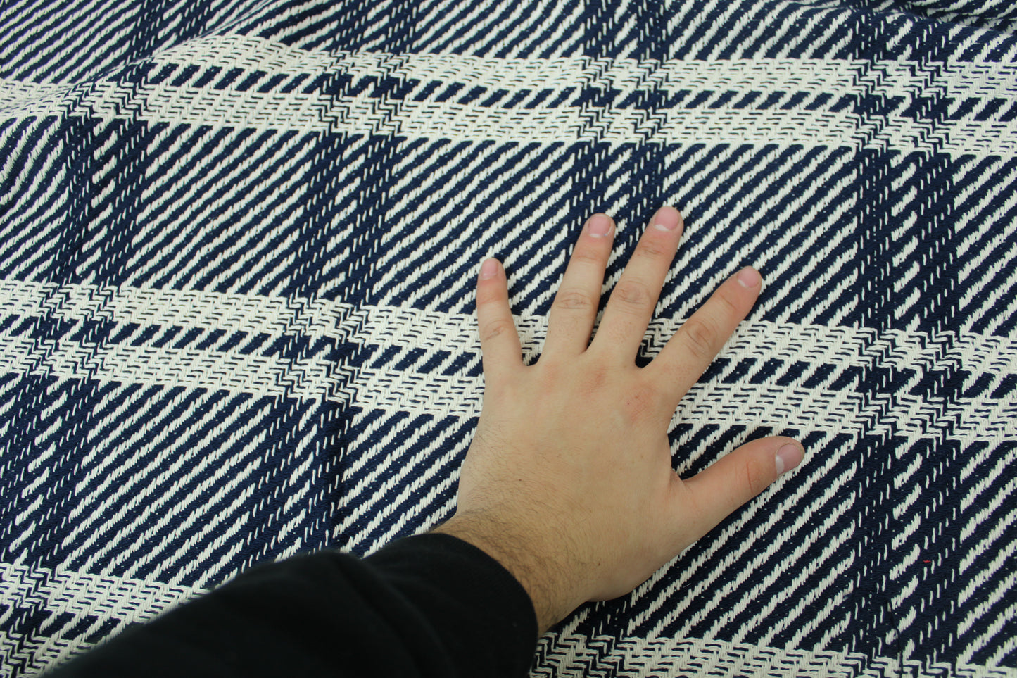 Tissu tweed coton - à carreaux blanc et bleu marine - photo 4/4 | So Tissus