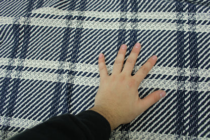 Tissu tweed coton - à carreaux blanc et bleu marine - photo 4/4 | So Tissus