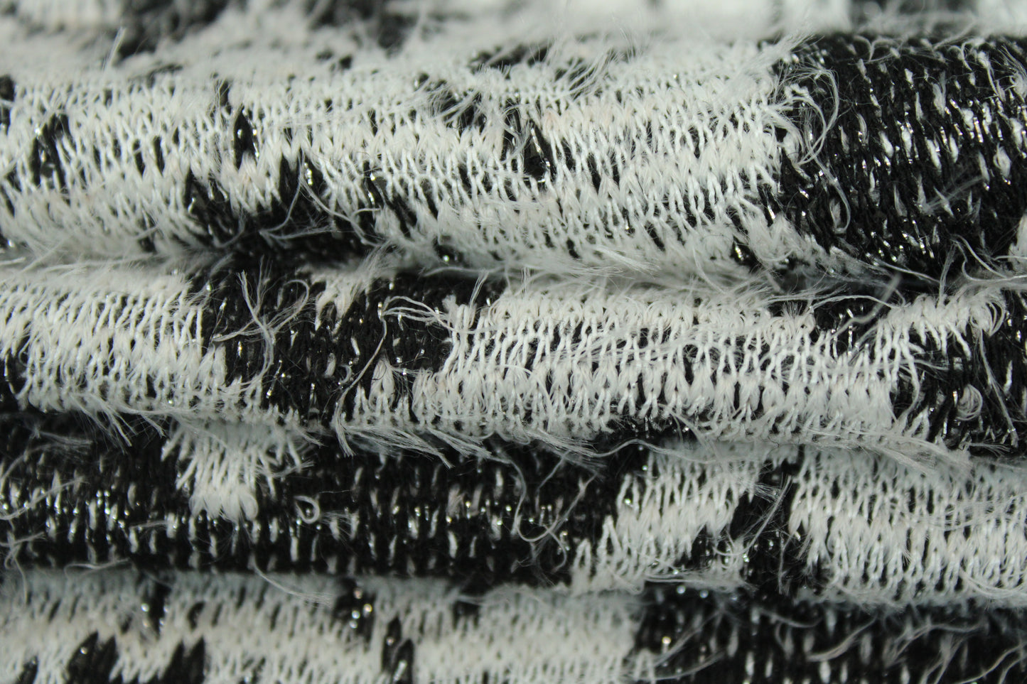 Tissu maille duveteuse - noir et blanc - photo 2/4 | So Tissus