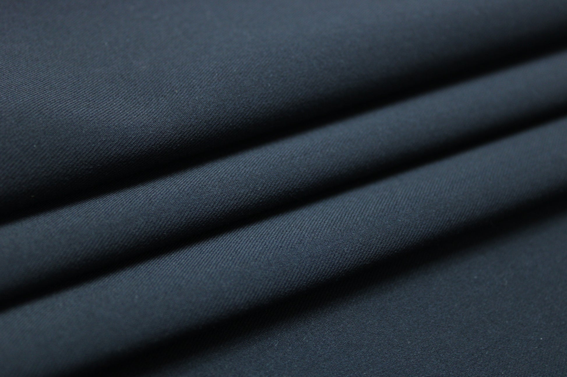 Tissu sergé de laine stretch - bleu marine - photo 2/3 | So Tissus