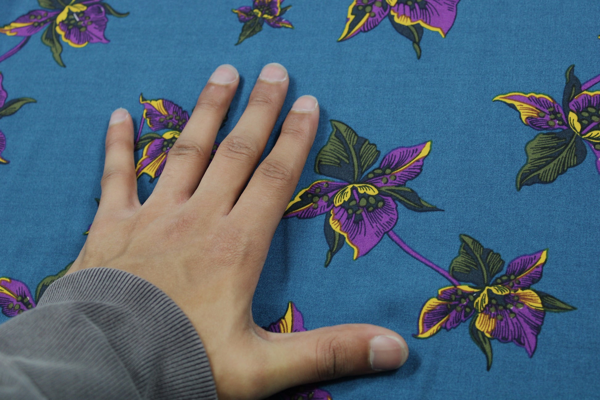Tissu javanaise de viscose - imprimé fleuri - photo 3/4 | So Tissus
