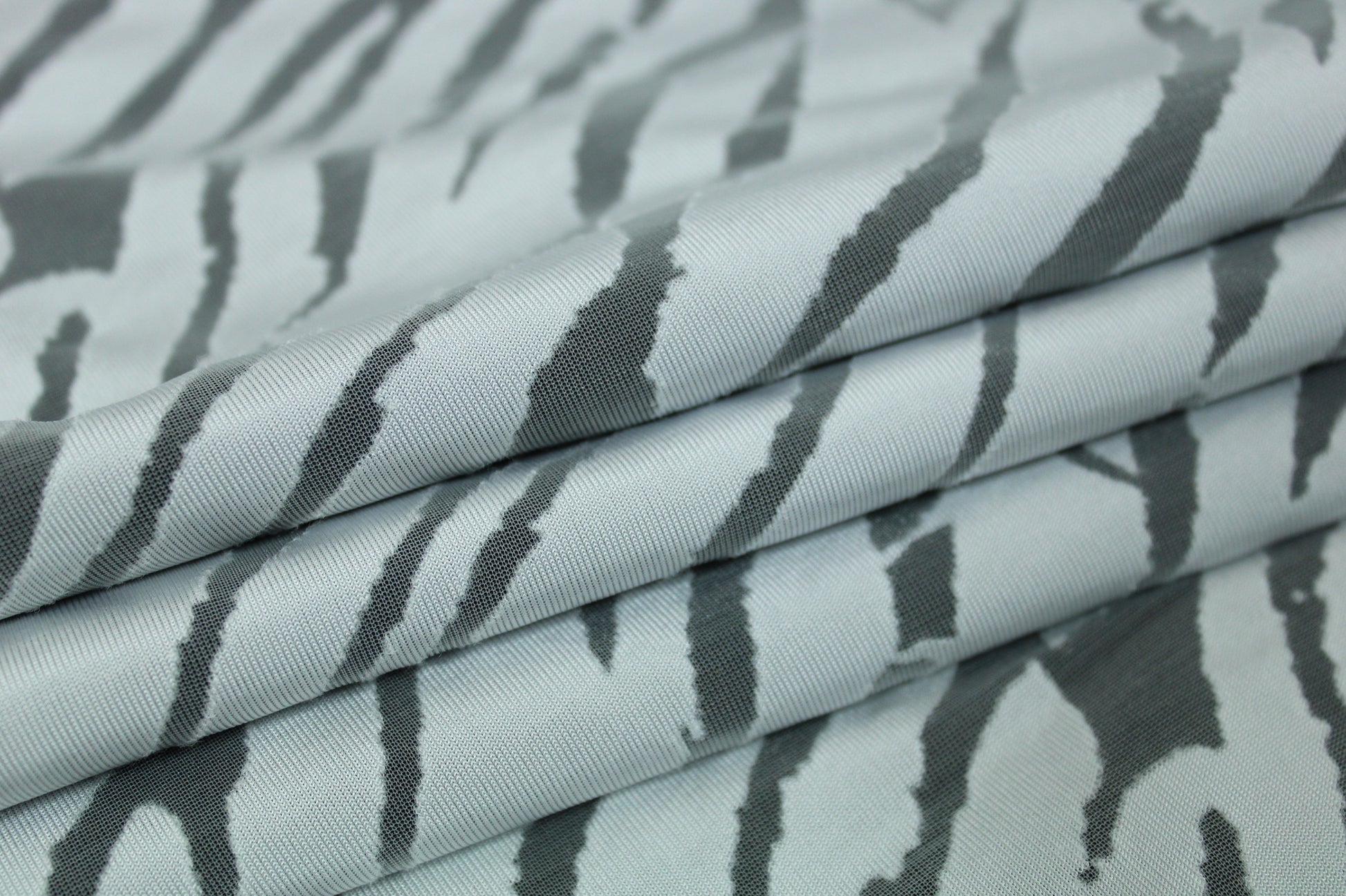 Tissu maille dévorée - zébré - photo 2/5 | So Tissus