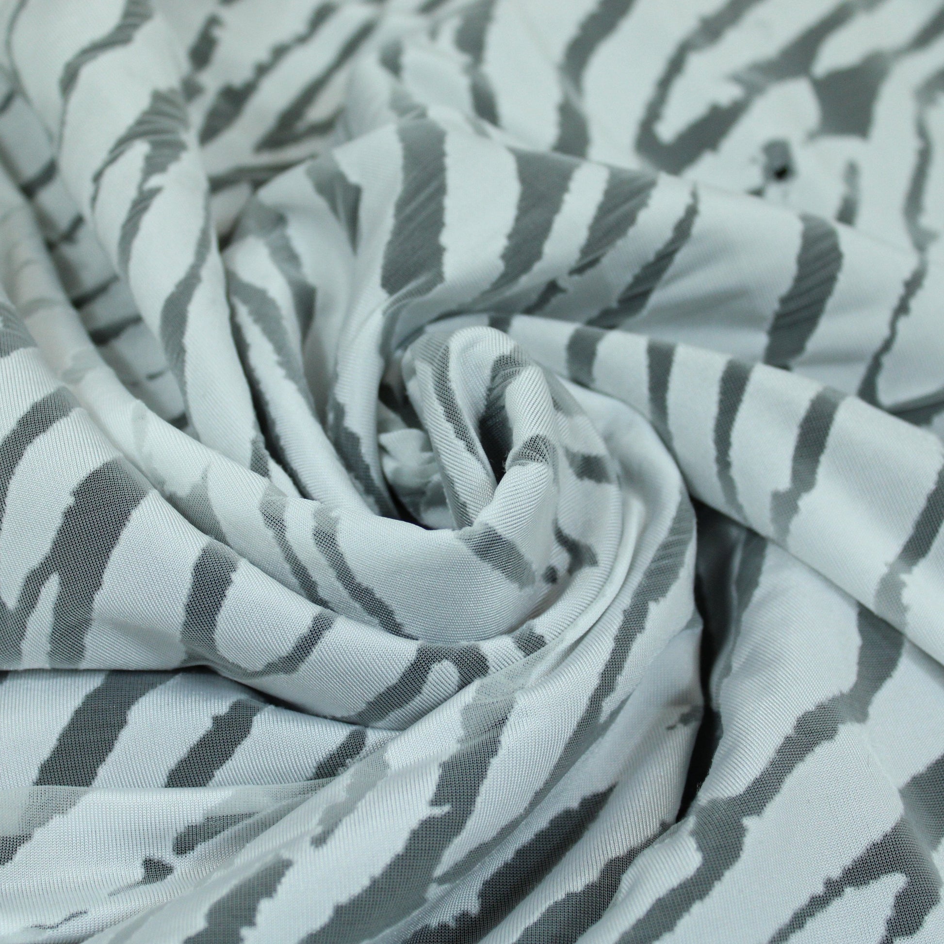 Tissu maille dévorée - zébré - photo 1/5 | So Tissus